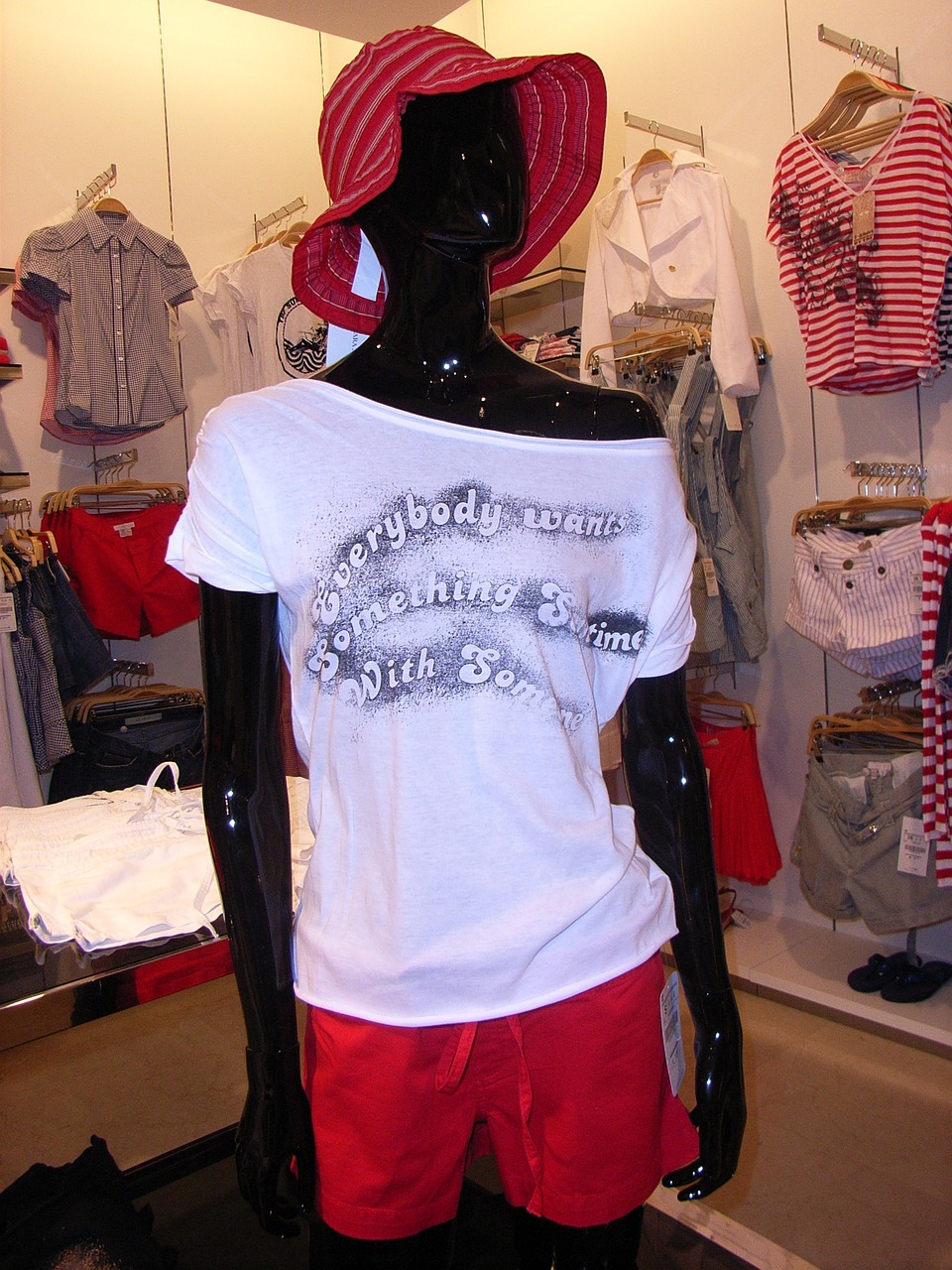 韓國最新服裝引領(lǐng)全球時尚潮流