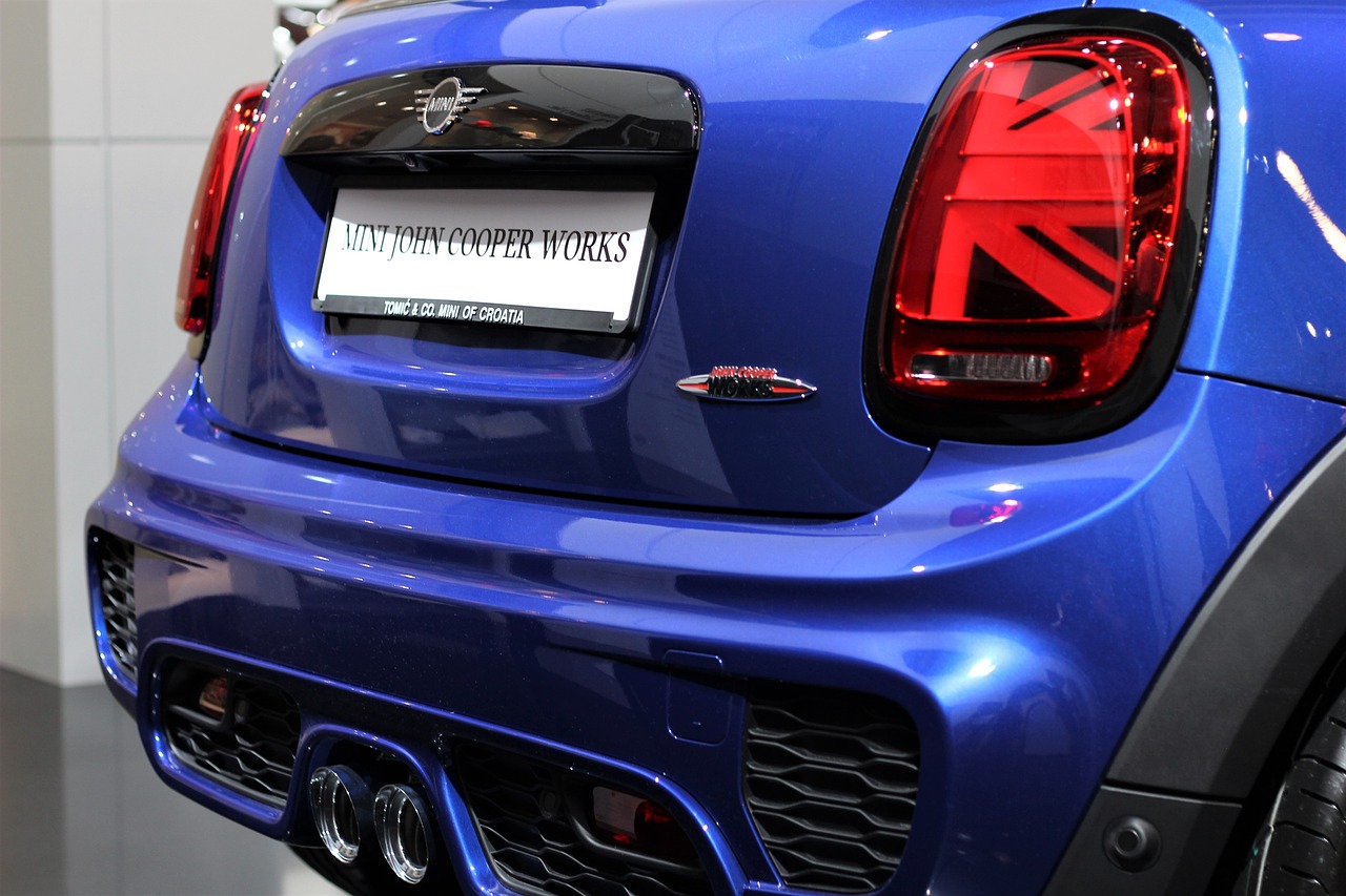 璀璨車模閃耀最新車展，照亮汽車未來之光