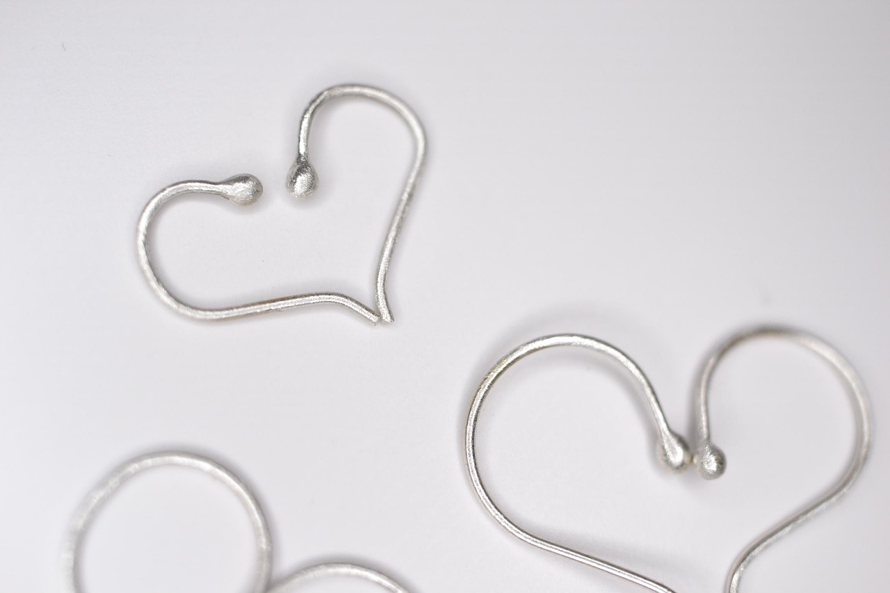 探索最新時(shí)尚潮流，2017年最新耳環(huán)的魅力與多樣性